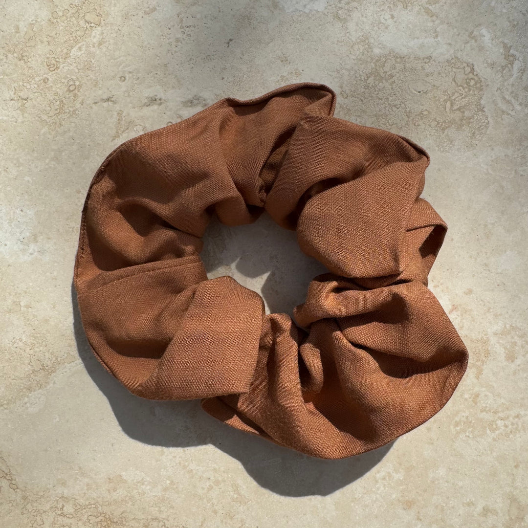 TAN BOMULD SCRUNCHIE